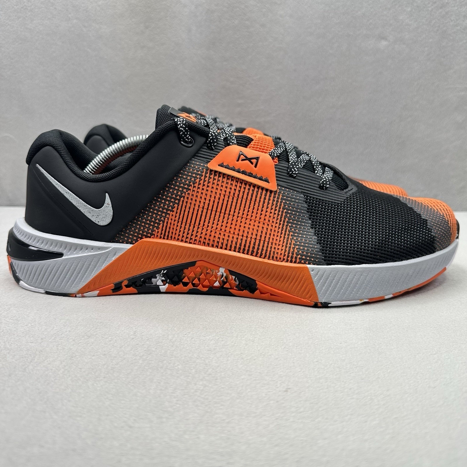 Mens Size 12.5 Nike Metcon 10 Shoes Black / Orange Training Gym Workout Crossfit
